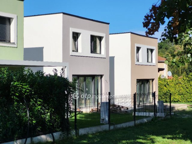 Eladó családi ház, Balatonföldváron 108 M Ft, 4 szobás