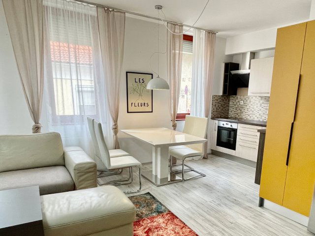 Kiadó téglalakás, albérlet, Pécsett 270 E Ft / hó, 3 szobás