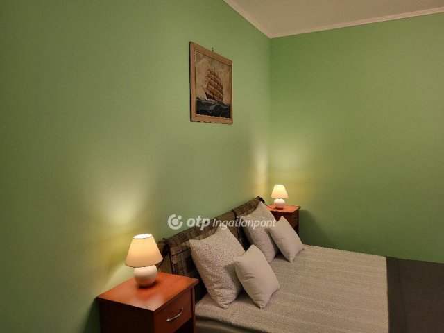 Eladó családi ház, Balatonkenesén 319 M Ft, 12 szobás