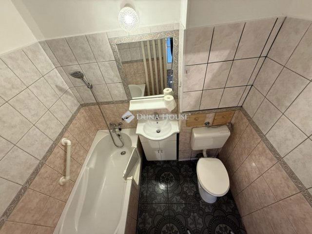 Eladó panellakás, Budapesten, III. kerületben 65.9 M Ft, 2 szobás