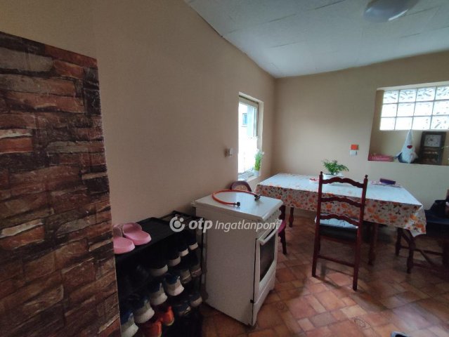 Eladó családi ház, Kiszomboron 29.5 M Ft, 2+1 szobás