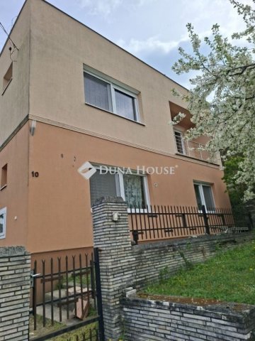 Eladó családi ház, Lábatlanon 62 M Ft, 5 szobás