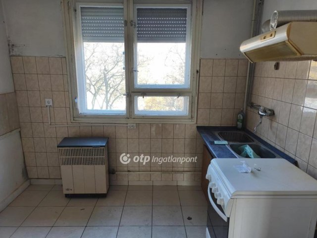 Eladó téglalakás, Szekszárdon 31.9 M Ft, 2 szobás