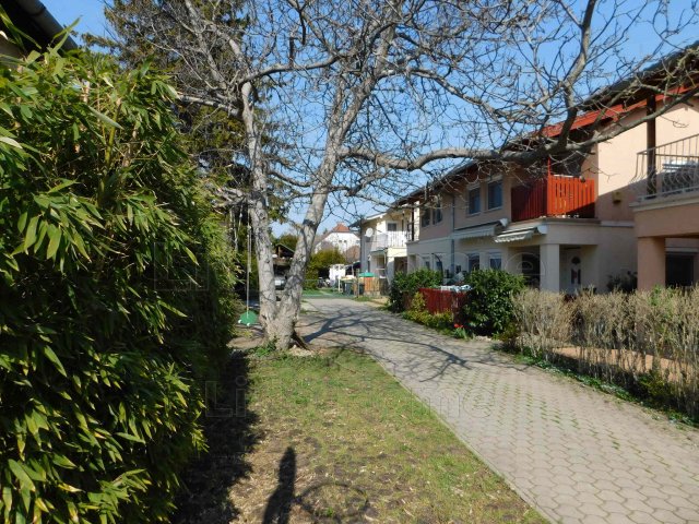 Eladó ikerház, Siófokon 74.5 M Ft, 4 szobás