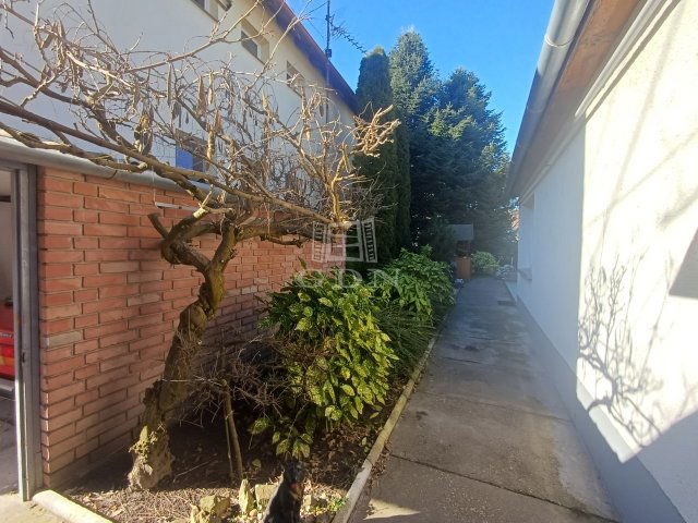 Eladó családi ház, Baján 55 M Ft, 2+1 szobás