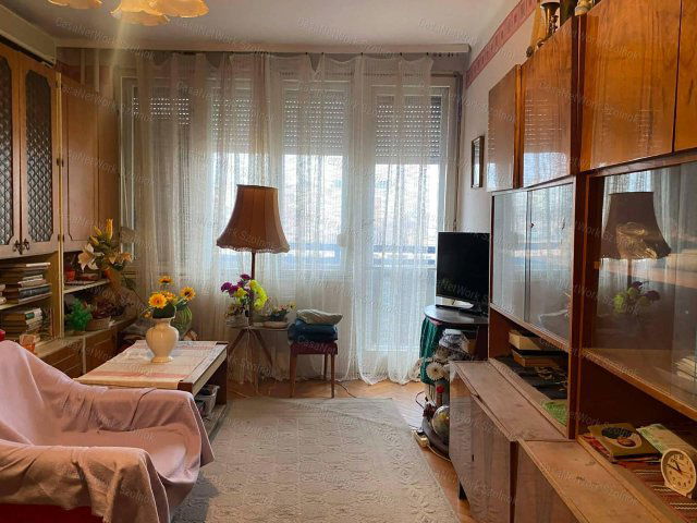 Eladó téglalakás, Szolnokon 32.9 M Ft, 2 szobás