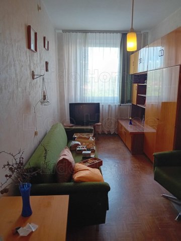 Eladó panellakás, Várpalotán 43.6 M Ft, 3 szobás