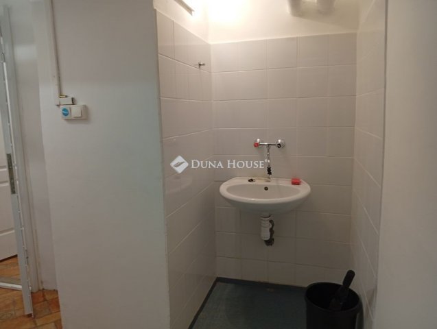 Kiadó ipari ingatlan, Budapesten, XIII. kerületben 120 E Ft / hó