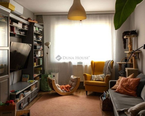 Eladó panellakás, Székesfehérvárott 62.3 M Ft, 3 szobás