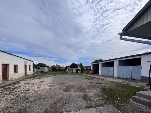 Eladó üzlethelyiség, Dávodon 49.9 M Ft / költözzbe.hu