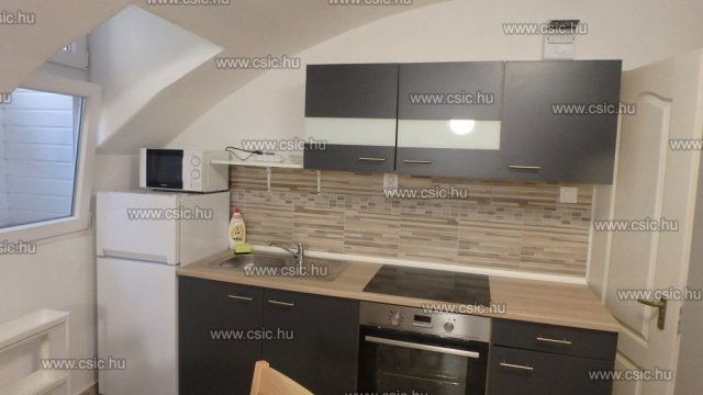 Eladó téglalakás, Budapesten, VI. kerületben 26.4 M Ft, 2 szobás