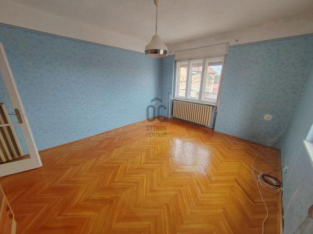 Eladó téglalakás, Cegléden 35.9 M Ft, 3 szobás