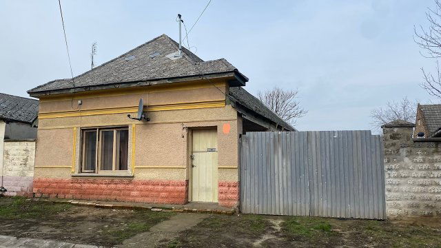 Eladó családi ház, Dunaföldváron 22.5 M Ft, 2 szobás