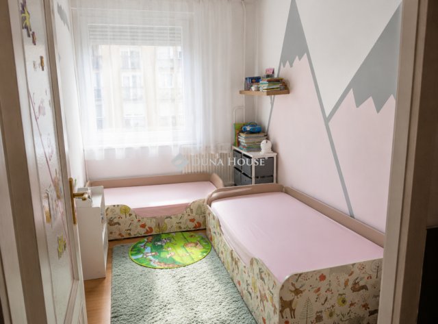 Eladó panellakás, Debrecenben 60.9 M Ft, 3 szobás