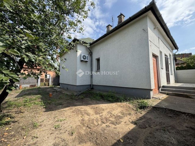 Eladó családi ház, Budapesten, XVIII. kerületben 80 M Ft