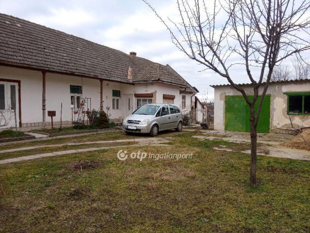 Eladó családi ház, Tamásiban 30.5 M Ft, 4 szobás