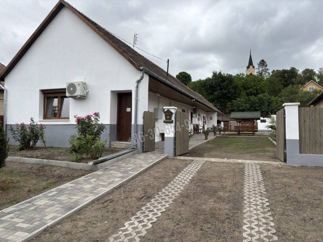 Eladó családi ház, Acsában 67.5 M Ft, 3 szobás