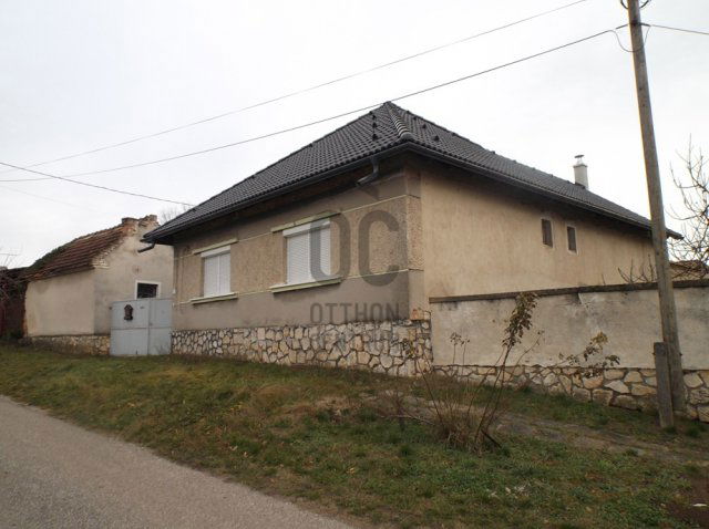 Eladó családi ház, Pápakovácsin 33 M Ft, 3 szobás