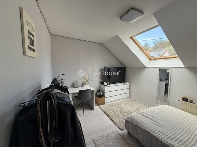 Eladó téglalakás, Pécsett 84.9 M Ft, 5 szobás