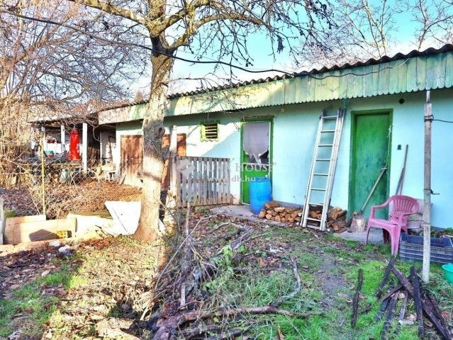 Eladó családi ház, Bényén 65 M Ft, 3 szobás