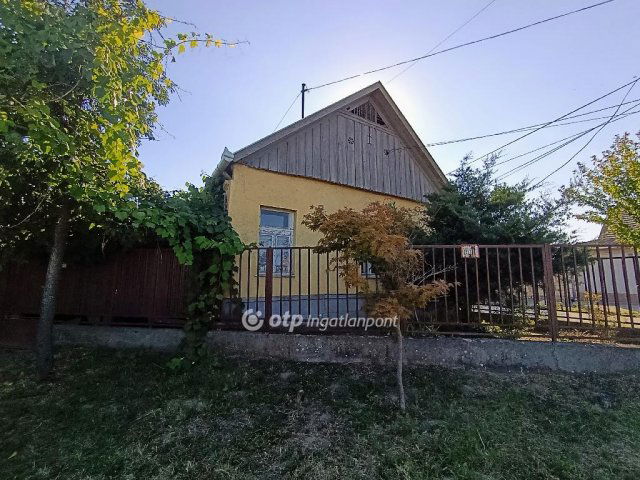 Eladó családi ház, Jászfényszarun 22.9 M Ft, 2 szobás