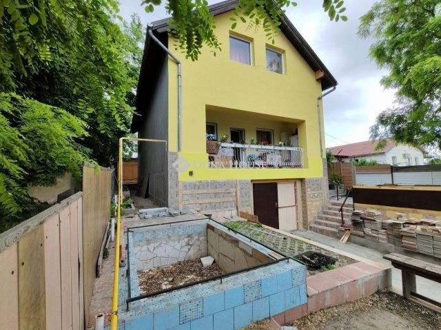 Eladó családi ház, Szigetszentmiklóson 78 M Ft, 5 szobás