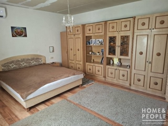 Eladó családi ház, Szegeden 56.99 M Ft, 3 szobás