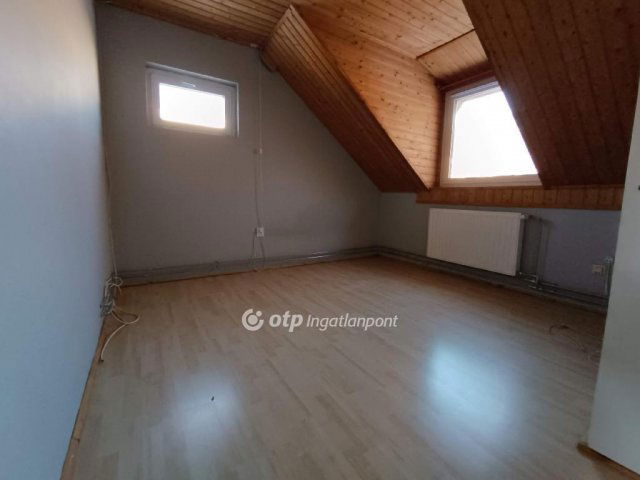 Eladó családi ház, Solymáron 189.9 M Ft, 6 szobás