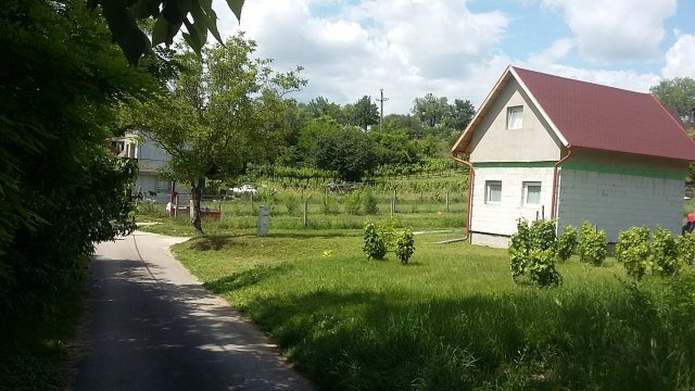 Eladó nyaraló, Vértesszőlősön 48 M Ft, 3 szobás