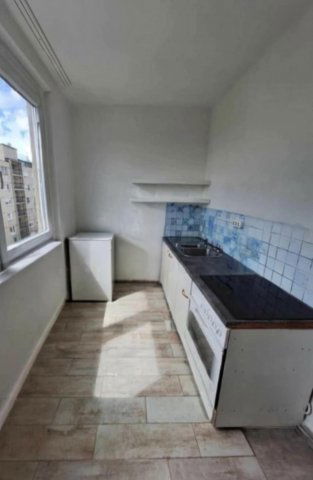 Eladó panellakás, Tatabányán 43.9 M Ft, 3+1 szobás