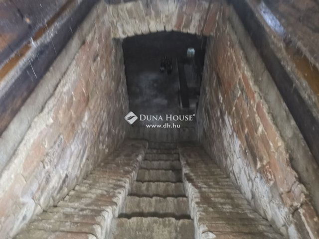 Eladó családi ház, Nyugotszenterzsébeten 5.6 M Ft, 2 szobás