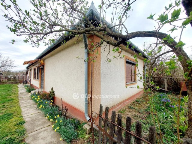 Eladó családi ház, Gesztelyben 21.99 M Ft, 3 szobás