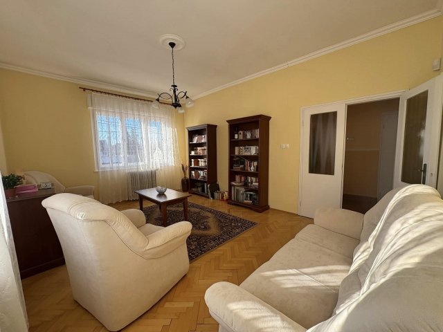 Eladó családi ház, Szegeden 85 M Ft, 5 szobás