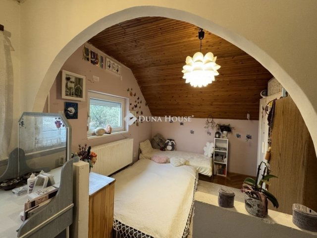 Eladó családi ház, Nagytarcsán 119.9 M Ft, 4 szobás