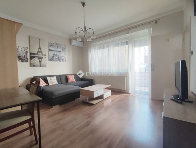 Kiadó téglalakás, albérlet, Pécsett 170 E Ft / hó, 2 szobás
