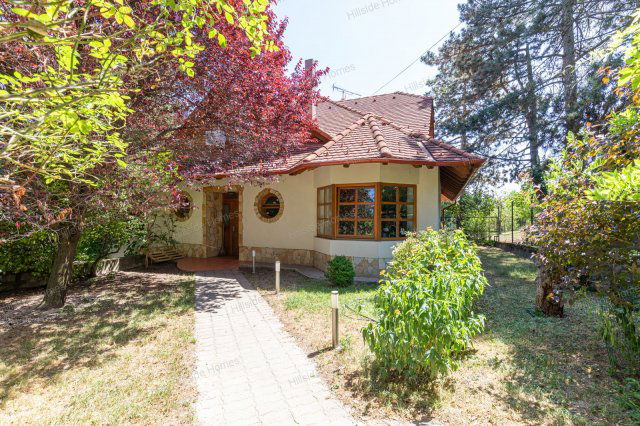 Eladó családi ház, Solymáron 269 M Ft, 8 szobás
