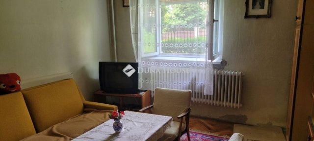 Eladó téglalakás, Pécsett 70 M Ft, 3 szobás
