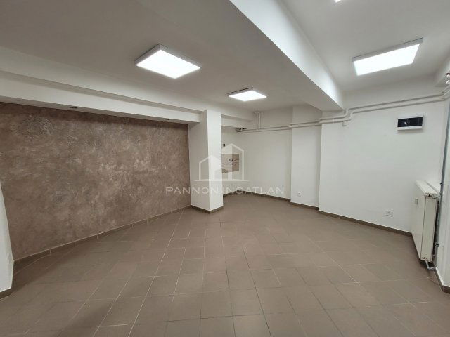 Kiadó üzlethelyiség, Veszprémben 150 E Ft / hó