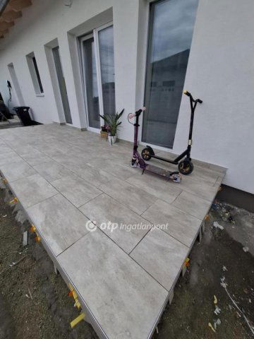 Eladó családi ház, Pusztaszabolcson 75 M Ft, 4 szobás