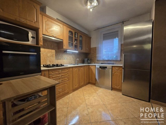 Eladó téglalakás, Szegeden 83 M Ft, 2+1 szobás