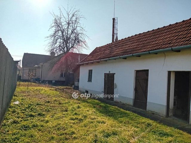 Eladó családi ház, Biharkeresztesen 24 M Ft, 3 szobás