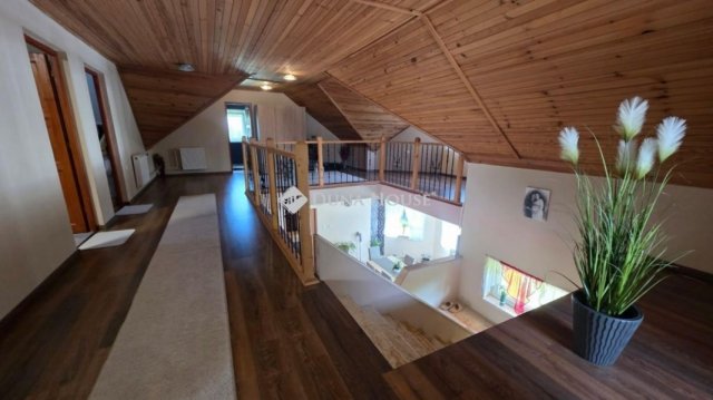 Eladó családi ház, Csempeszkopácson 134.9 M Ft, 8 szobás
