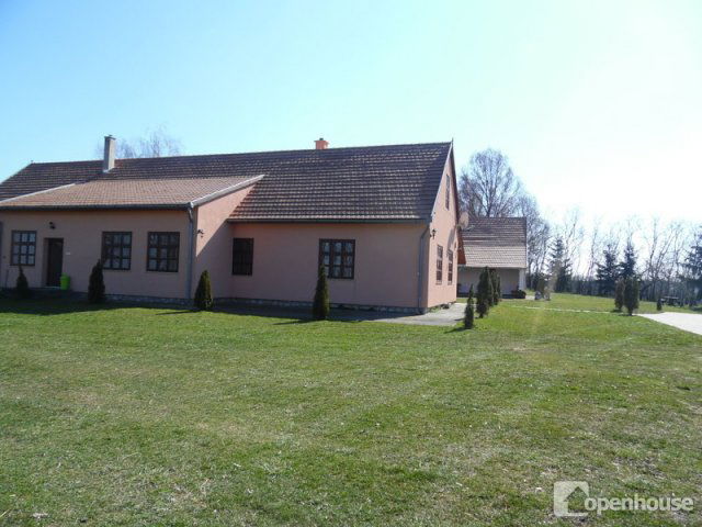 Eladó hotel, Csatkán 360 M Ft, 8 szobás / költözzbe.hu