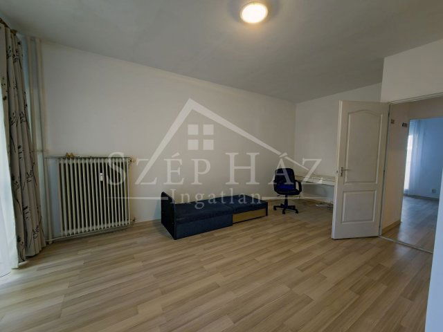 Kiadó panellakás, albérlet, Pécsett 170 E Ft / hó, 2 szobás
