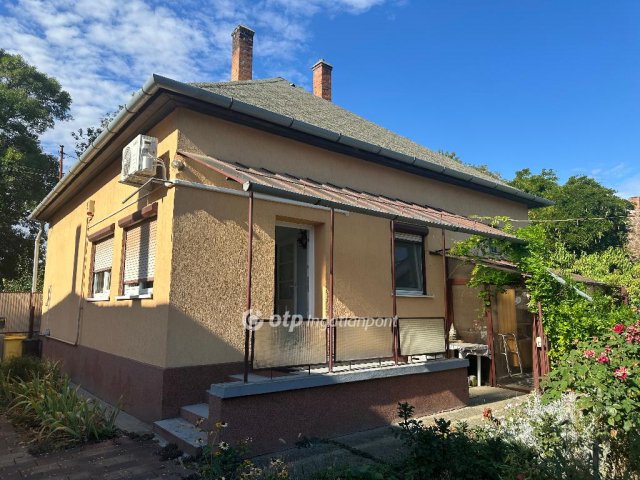 Eladó családi ház, Szentesen 48.9 M Ft, 3 szobás