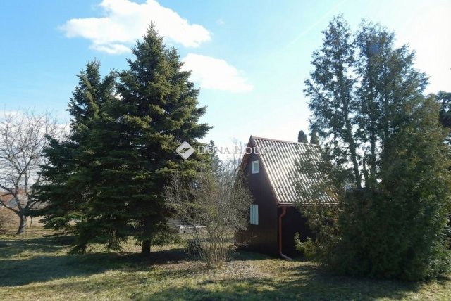 Eladó nyaraló, Fehérvárcsurgón 8.5 M Ft, 2 szobás