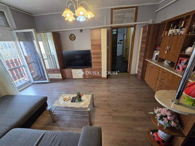 Eladó téglalakás, Szabadegyházán 38 M Ft, 4 szobás