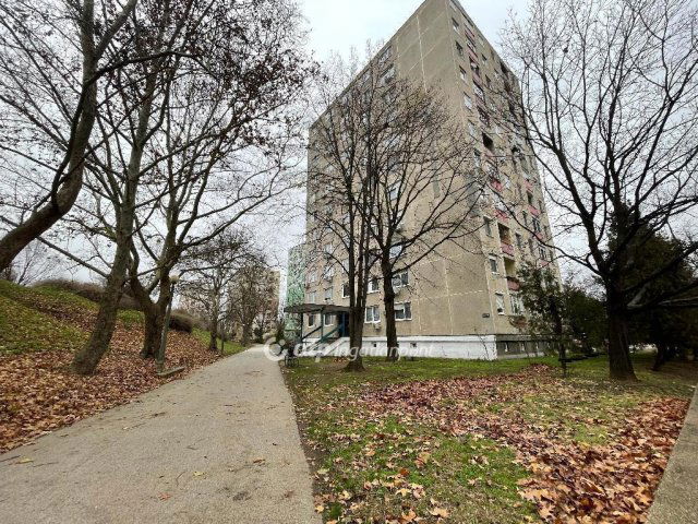 Eladó panellakás, Nyíregyházán 49.9 M Ft, 3 szobás