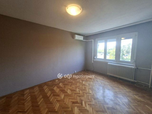 Eladó panellakás, Százhalombattán 69.9 M Ft, 3 szobás