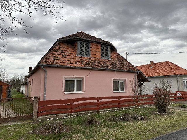 Eladó családi ház, Somogyudvarhelyen 50 M Ft, 7 szobás